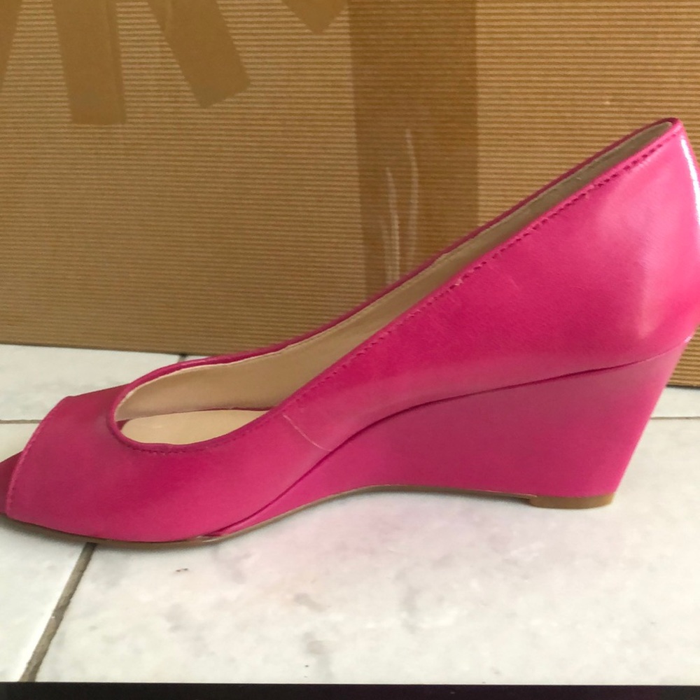 🔥🔥🔥BRAND NEW NEVER WORN! Pink peeptoe platform sandal